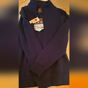 Men pull over light weight